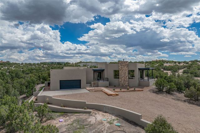 2 Vista Del Cielo, Santa Fe, NM 87506