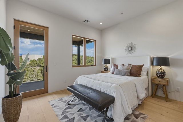 2 Vista Del Cielo, Santa Fe, NM 87506
