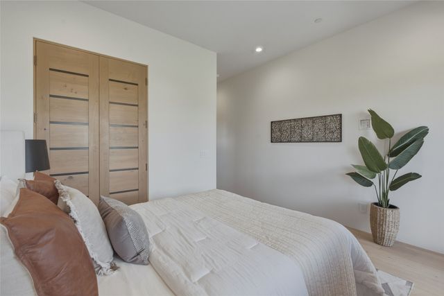 2 Vista Del Cielo, Santa Fe, NM 87506