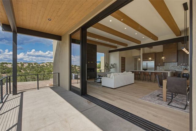 2 Vista Del Cielo, Santa Fe, NM 87506