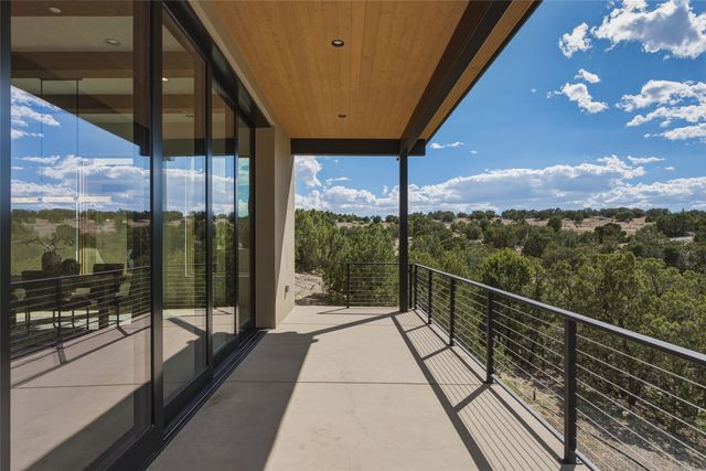 2 Vista Del Cielo, Santa Fe, NM 87506