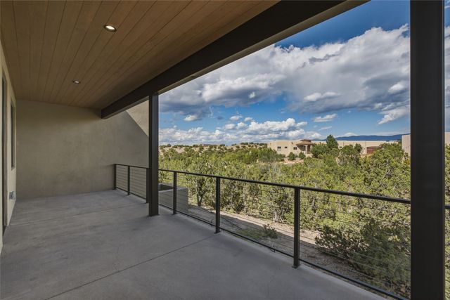 2 Vista Del Cielo, Santa Fe, NM 87506
