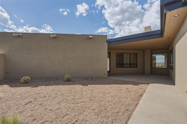 2 Vista Del Cielo, Santa Fe, NM 87506