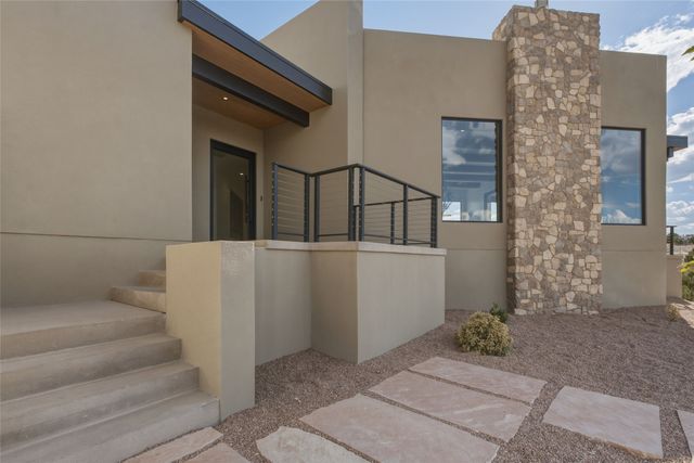 2 Vista Del Cielo, Santa Fe, NM 87506