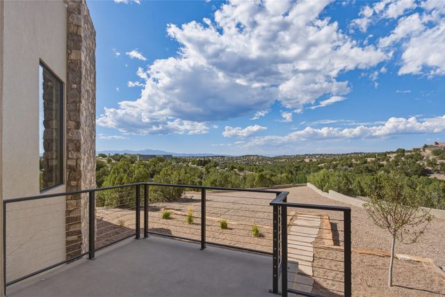 2 Vista Del Cielo, Santa Fe, NM 87506