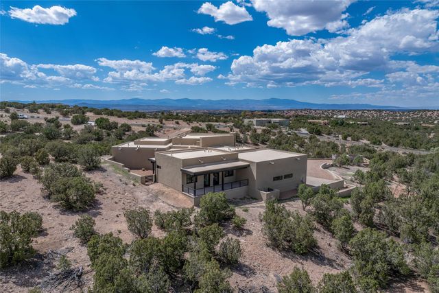 2 Vista Del Cielo, Santa Fe, NM 87506
