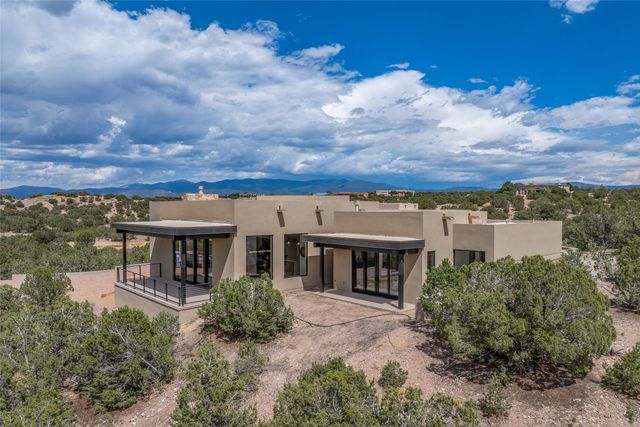 2 Vista Del Cielo, Santa Fe, NM 87506