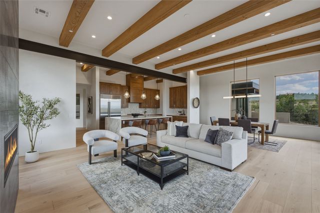 2 Vista Del Cielo, Santa Fe, NM 87506