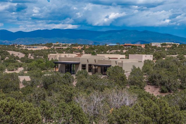 2 Vista Del Cielo, Santa Fe, NM 87506