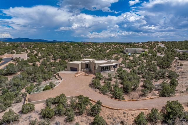 2 Vista Del Cielo, Santa Fe, NM 87506