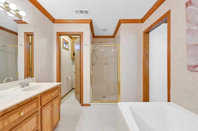 207 Live Oak Lane, Friendswood, TX 77546