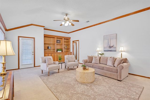 207 Live Oak Lane, Friendswood, TX 77546