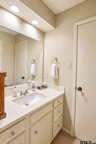 1109 Larkspur Ln, Tyler, TX 75703
