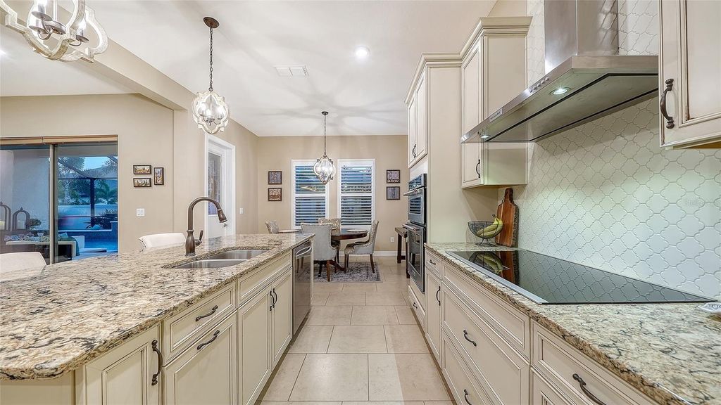 Image 24 of property listing at 13071 UTOPIA LOOP, Bradenton, FL 34211