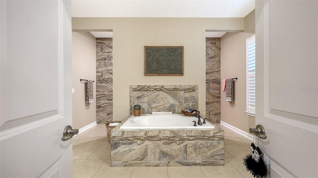 Image 31 of property listing at 13071 UTOPIA LOOP, Bradenton, FL 34211