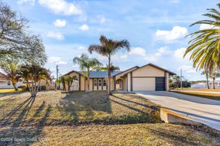 100 Seahorse Circle SE, Palm Bay, FL 32909