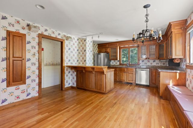 32 Morton St, Andover, MA 01810