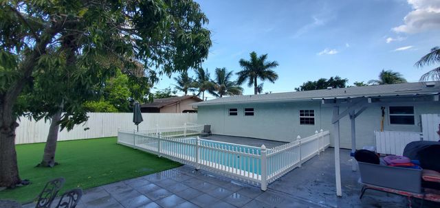 3800 NE 4th Avenue, Deerfield Beach, FL 33064