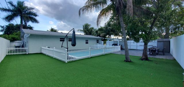 3800 NE 4th Avenue, Deerfield Beach, FL 33064