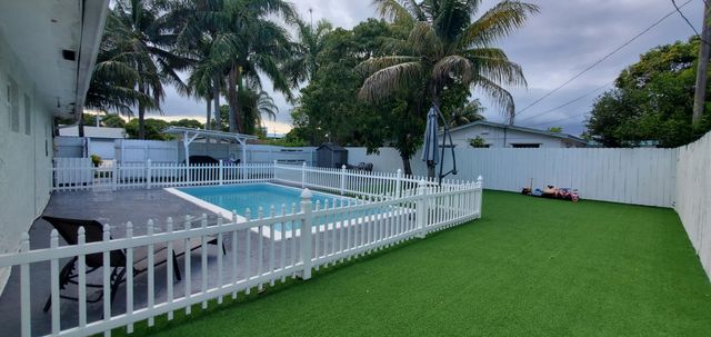 3800 NE 4th Avenue, Deerfield Beach, FL 33064