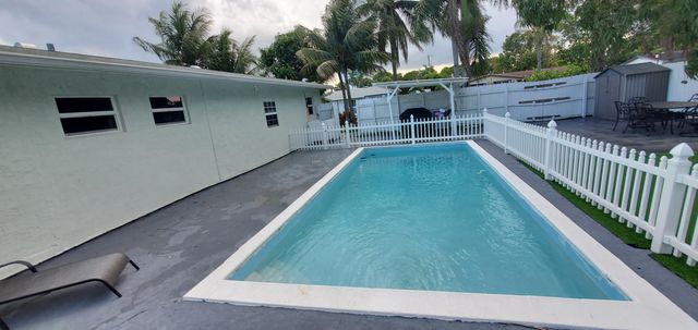 3800 NE 4th Avenue, Deerfield Beach, FL 33064