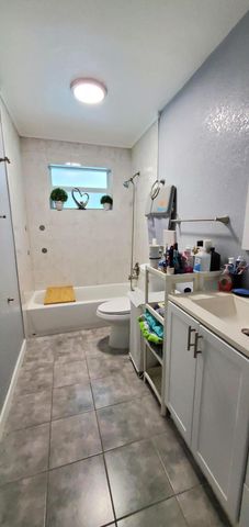 3800 NE 4th Avenue, Deerfield Beach, FL 33064