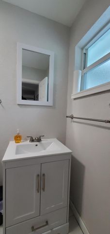 3800 NE 4th Avenue, Deerfield Beach, FL 33064