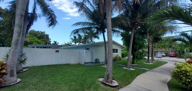 3800 NE 4th Avenue, Deerfield Beach, FL 33064