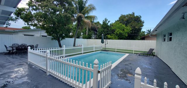 3800 NE 4th Avenue, Deerfield Beach, FL 33064