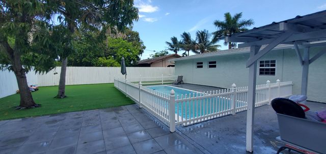 3800 NE 4th Avenue, Deerfield Beach, FL 33064