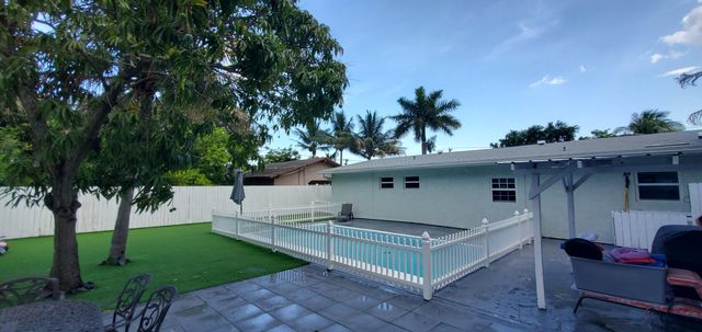 3800 NE 4th Avenue, Deerfield Beach, FL 33064