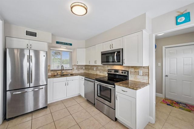 5005 BEE RIDGE ROAD, Sarasota, FL 34233