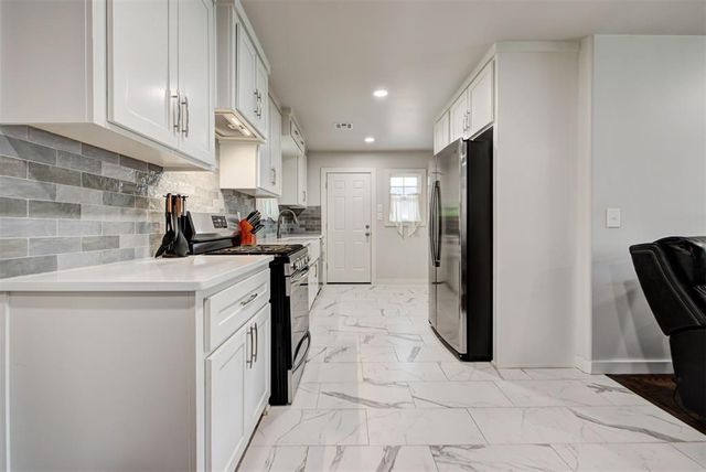 1608 Carlisle Court, The Village, OK 73120