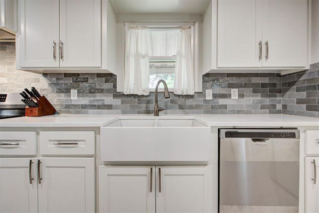 1608 Carlisle Court, The Village, OK 73120