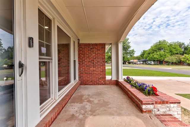 1608 Carlisle Court, The Village, OK 73120