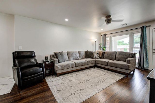 1608 Carlisle Court, The Village, OK 73120