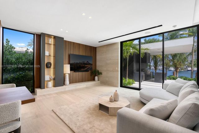 5515 Pine Tree Dr, Miami Beach, FL 33140