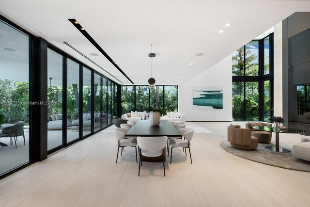 5515 Pine Tree Dr, Miami Beach, FL 33140