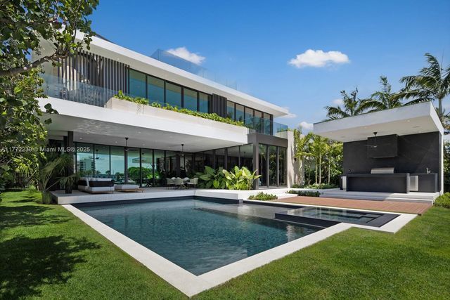 5515 Pine Tree Dr, Miami Beach, FL 33140