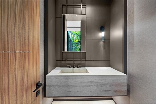 5515 Pine Tree Dr, Miami Beach, FL 33140