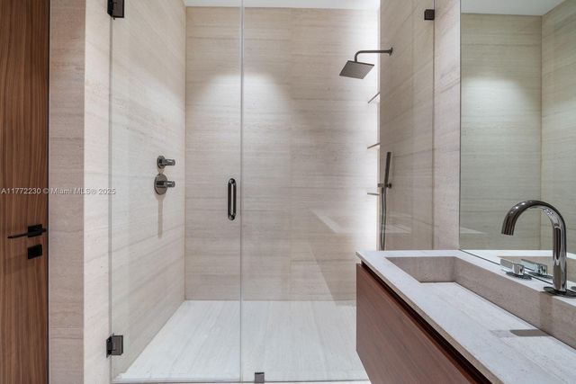 5515 Pine Tree Dr, Miami Beach, FL 33140