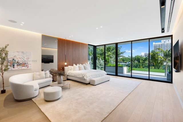 5515 Pine Tree Dr, Miami Beach, FL 33140