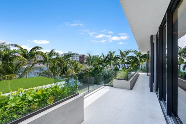 5515 Pine Tree Dr, Miami Beach, FL 33140