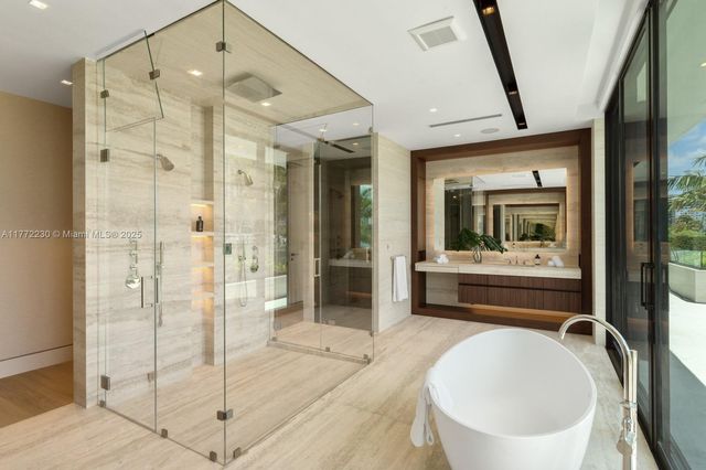 5515 Pine Tree Dr, Miami Beach, FL 33140