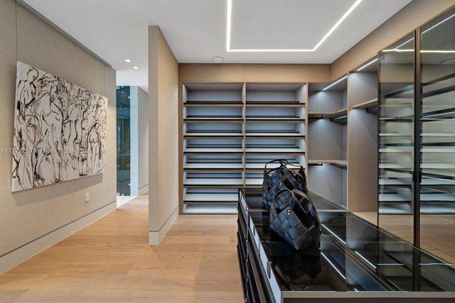 5515 Pine Tree Dr, Miami Beach, FL 33140