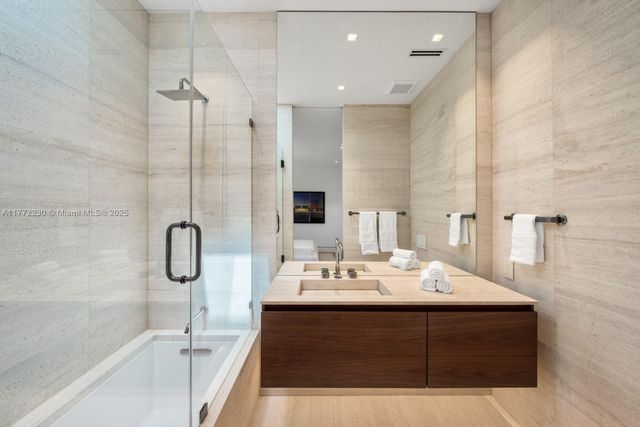 5515 Pine Tree Dr, Miami Beach, FL 33140