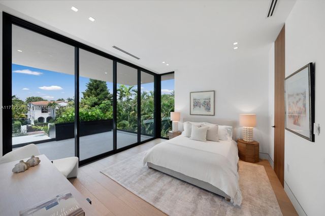 5515 Pine Tree Dr, Miami Beach, FL 33140