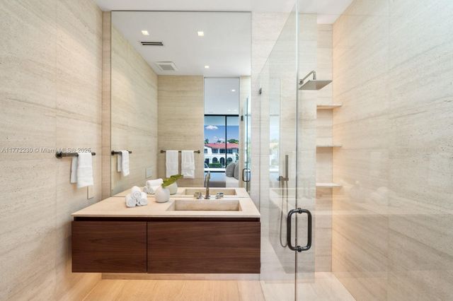 5515 Pine Tree Dr, Miami Beach, FL 33140