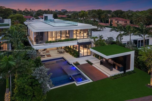 5515 Pine Tree Dr, Miami Beach, FL 33140