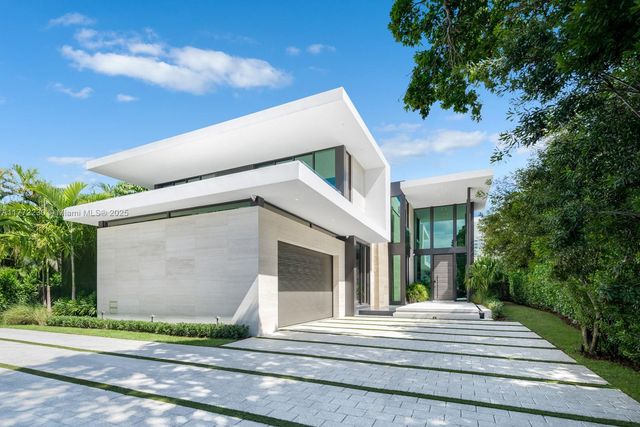 5515 Pine Tree Dr, Miami Beach, FL 33140